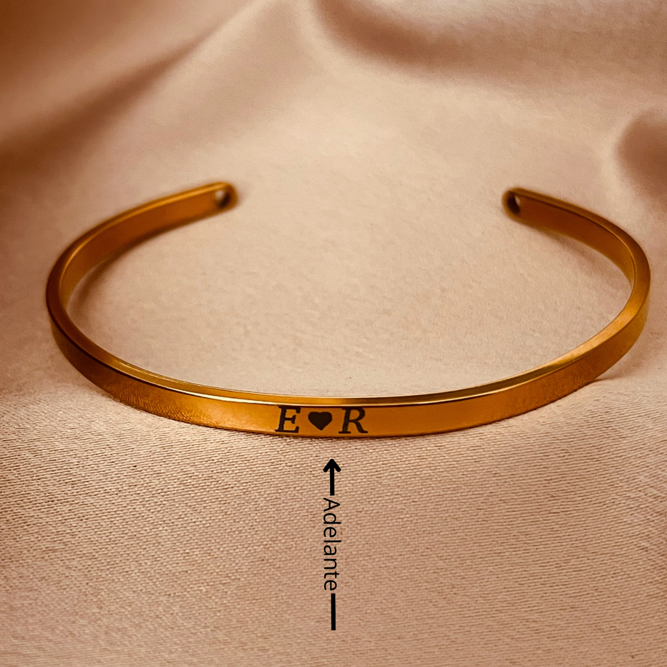Brazalete personalizado 4mm con perforación de corazón (grabado a láser).