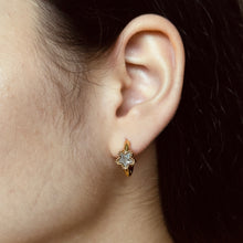 Load image in gallery viewer, Aretes Estrella (blanco)
