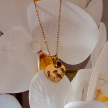Cargar imagen en el visor de la galería, Collar corazón fotograbado
