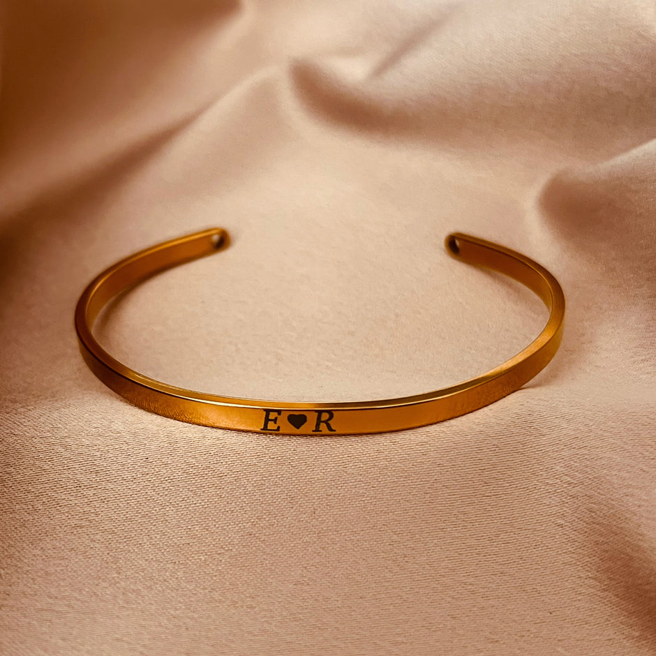 Brazalete personalizado 4mm con perforación de corazón (grabado a láser).