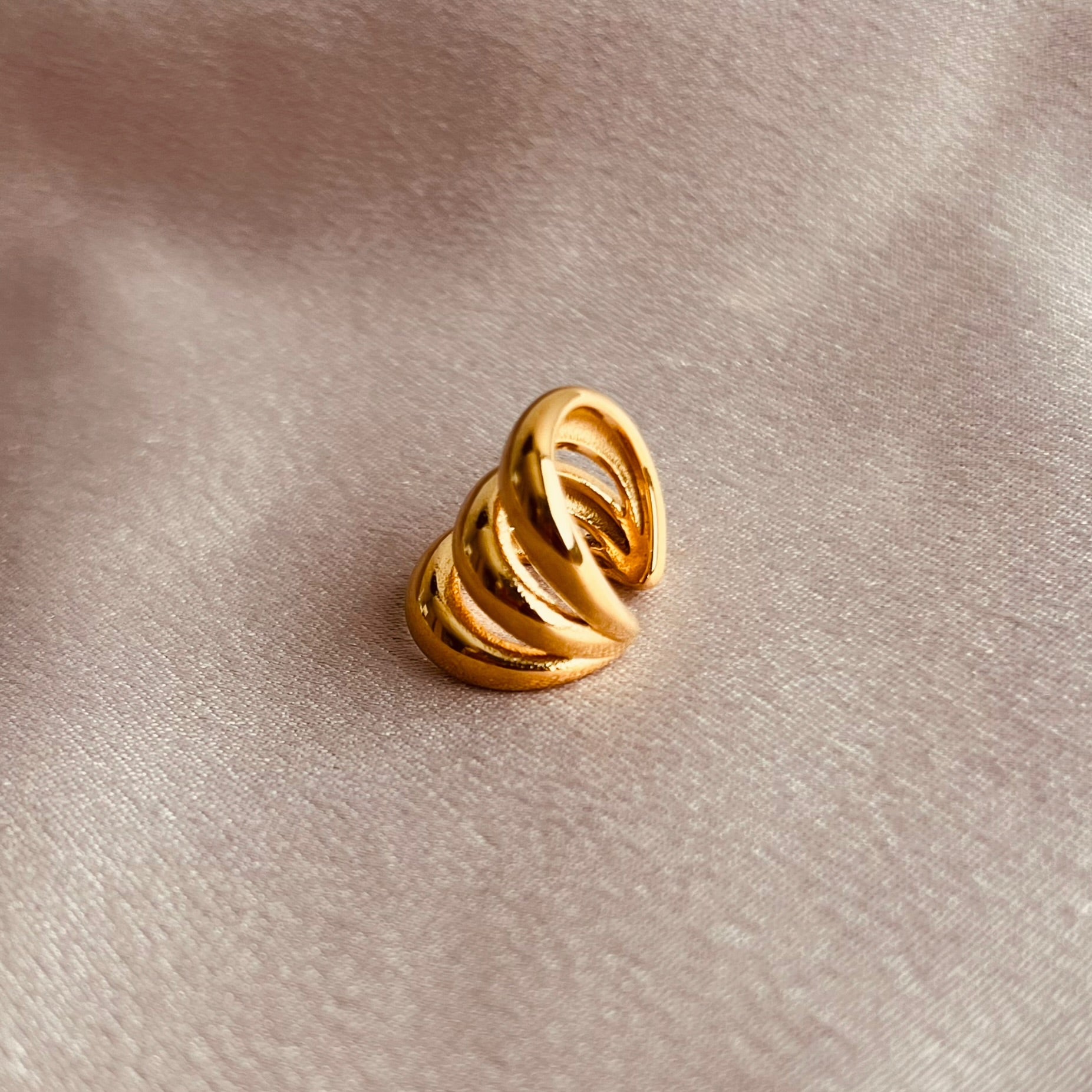Ear cuff gold