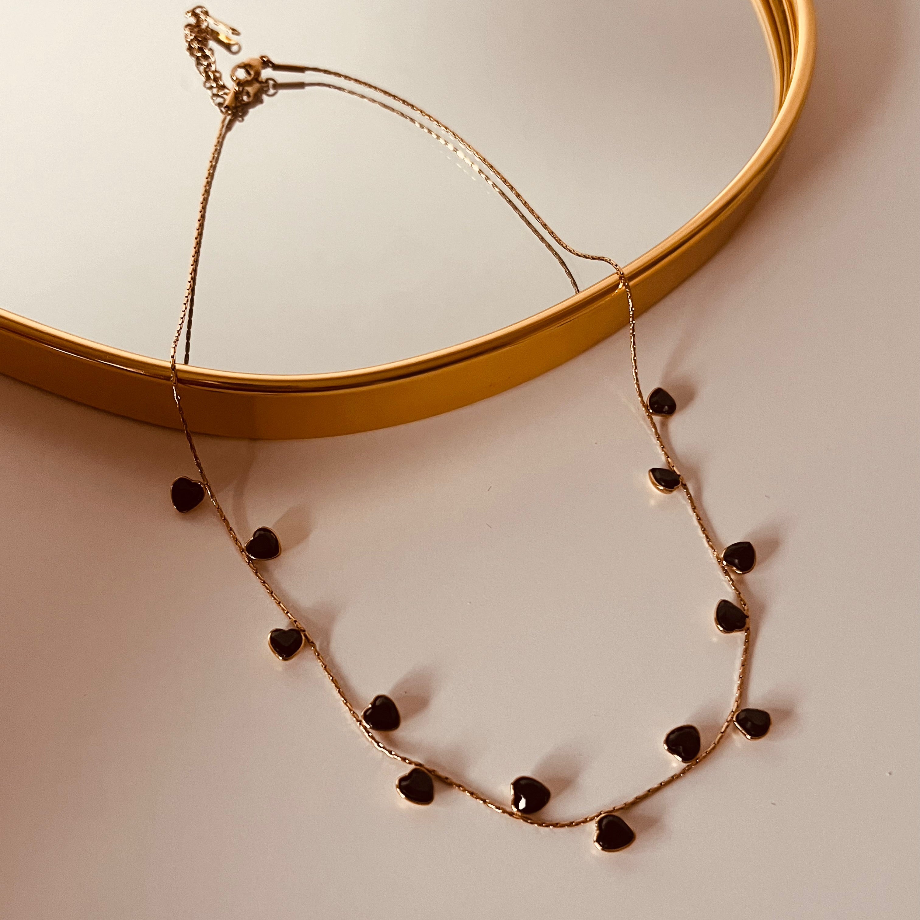 Collar gargantilla corazón negro