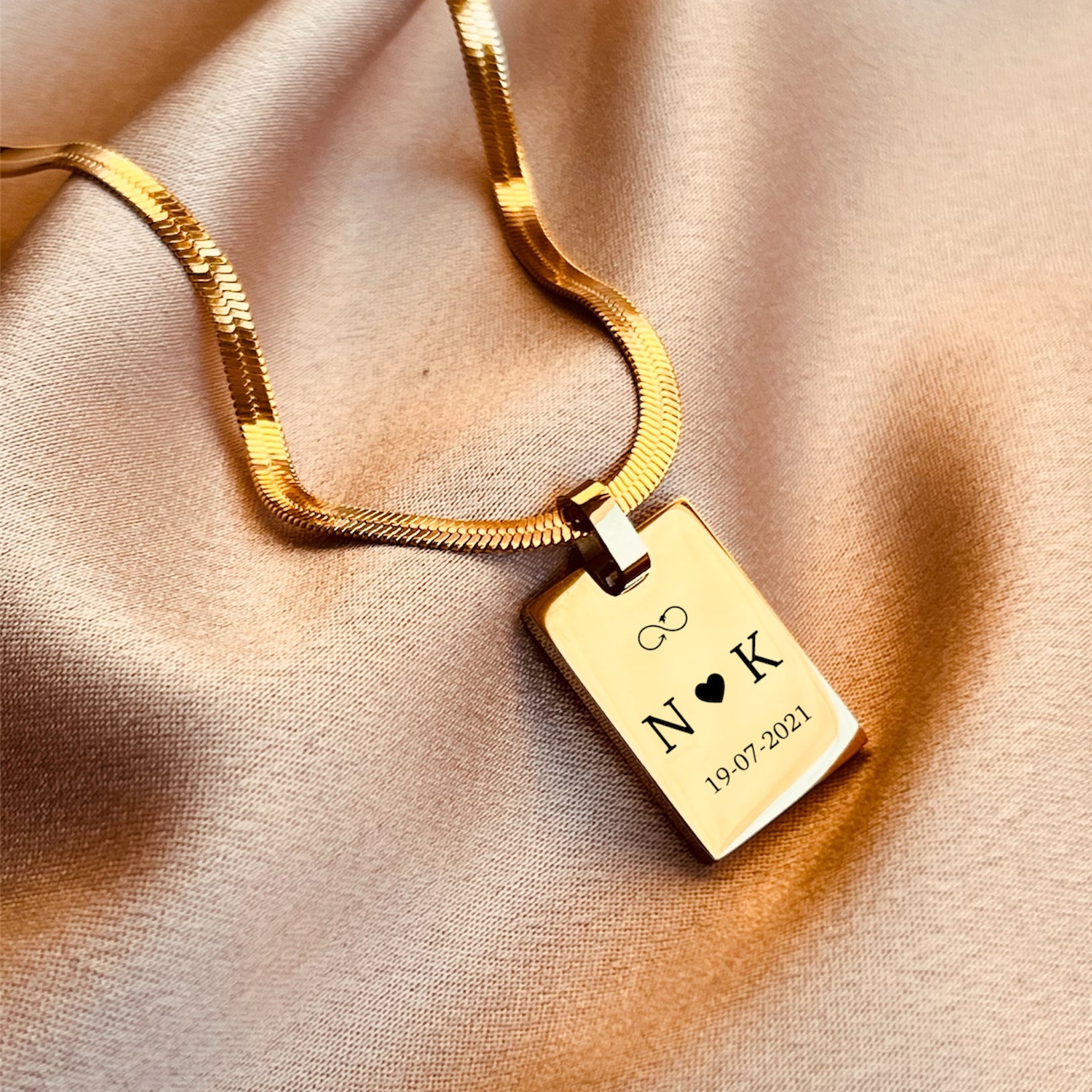 Collar rectangular (grabado a laser)