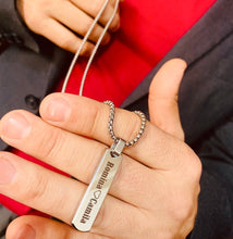 Cargar imagen en el visor de la galería, Collar de Caballero personalizado (grabado a láser ambas caras).
