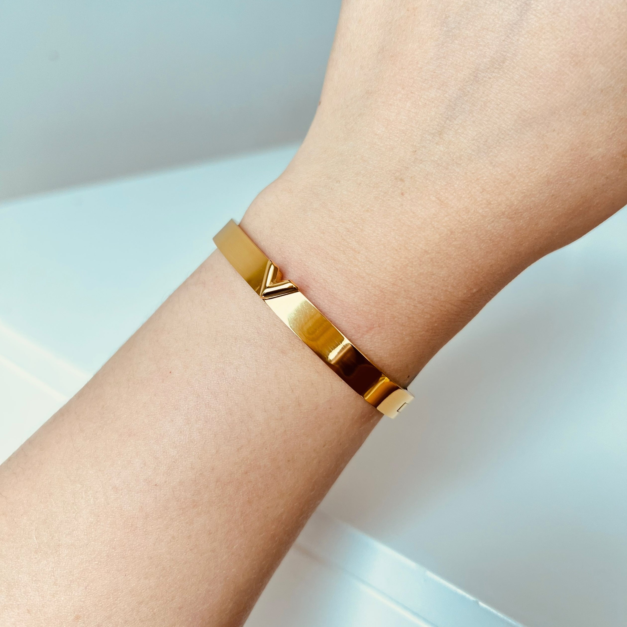 Brazalete V
