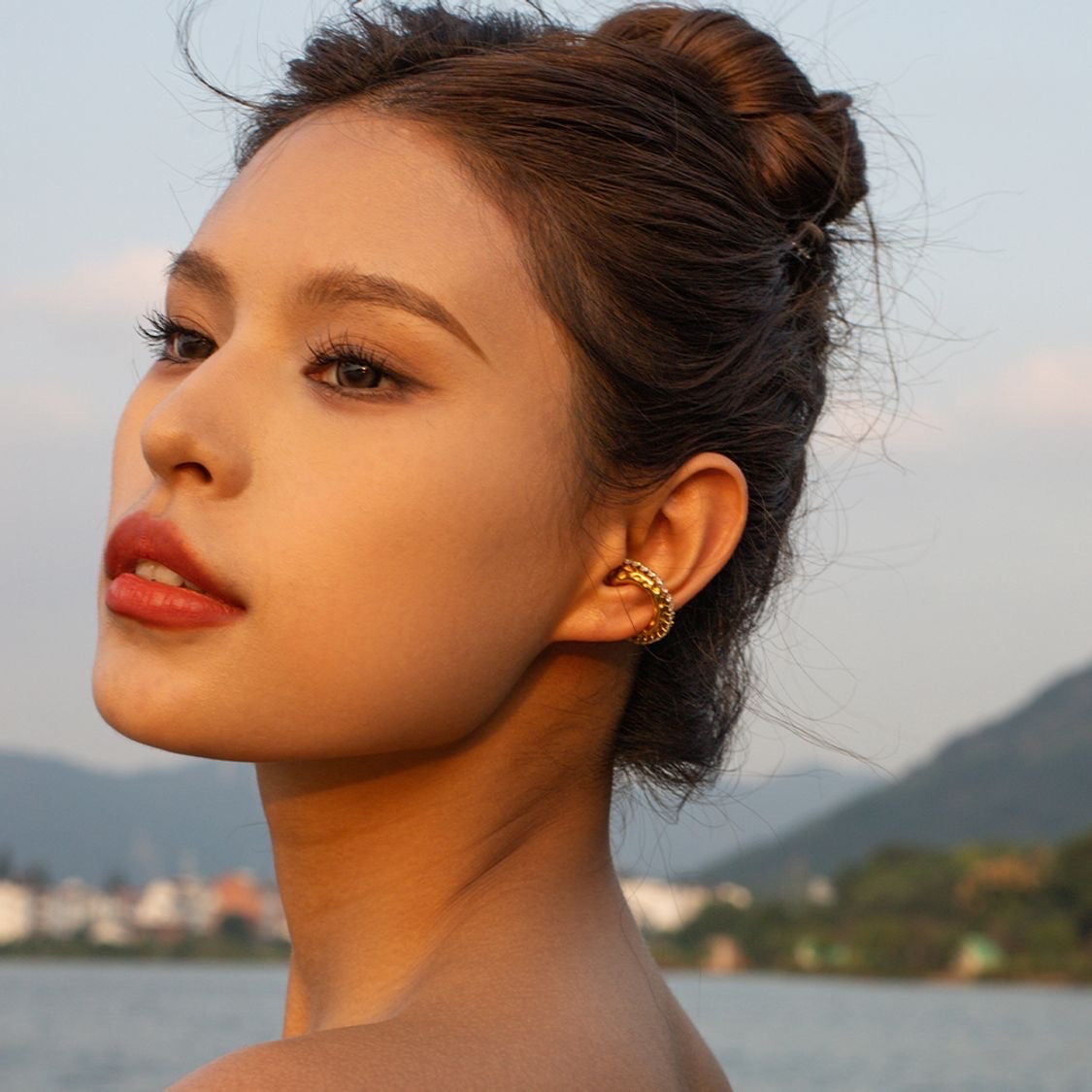 Ear cuff Gold con brillantes