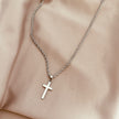 Collar cruz plateada