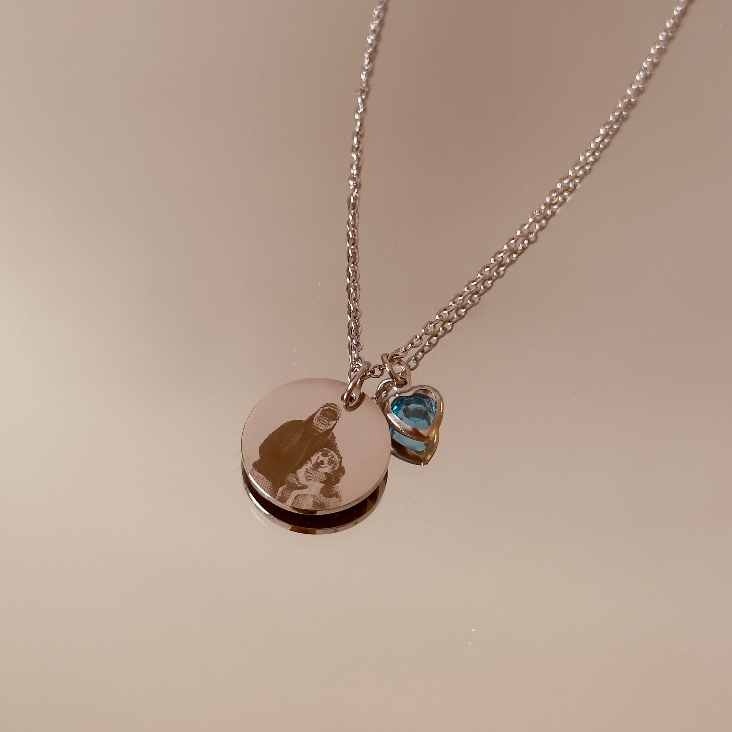 Collar grabado love plateado