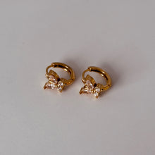 Cargar imagen en el visor de la galería, Aretes Mariposa
