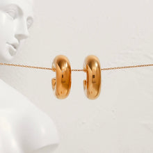 Load image in gallery viewer, Ear cuff Gold
