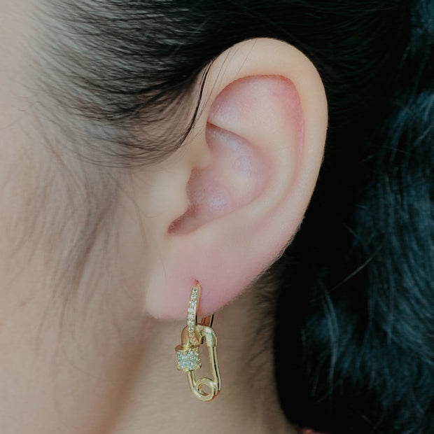 Aretes de ganchito con circones. ersv59