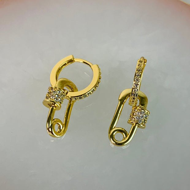 Aretes de ganchito con circones. ersv59