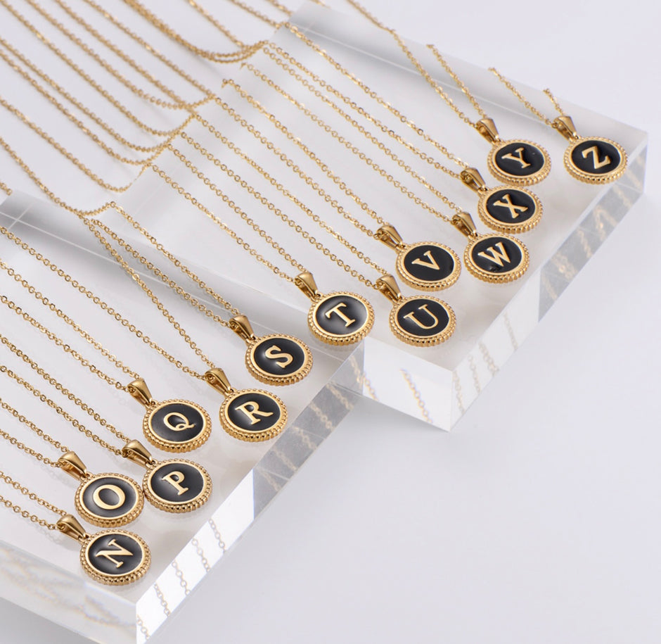 Collar inicial vintage