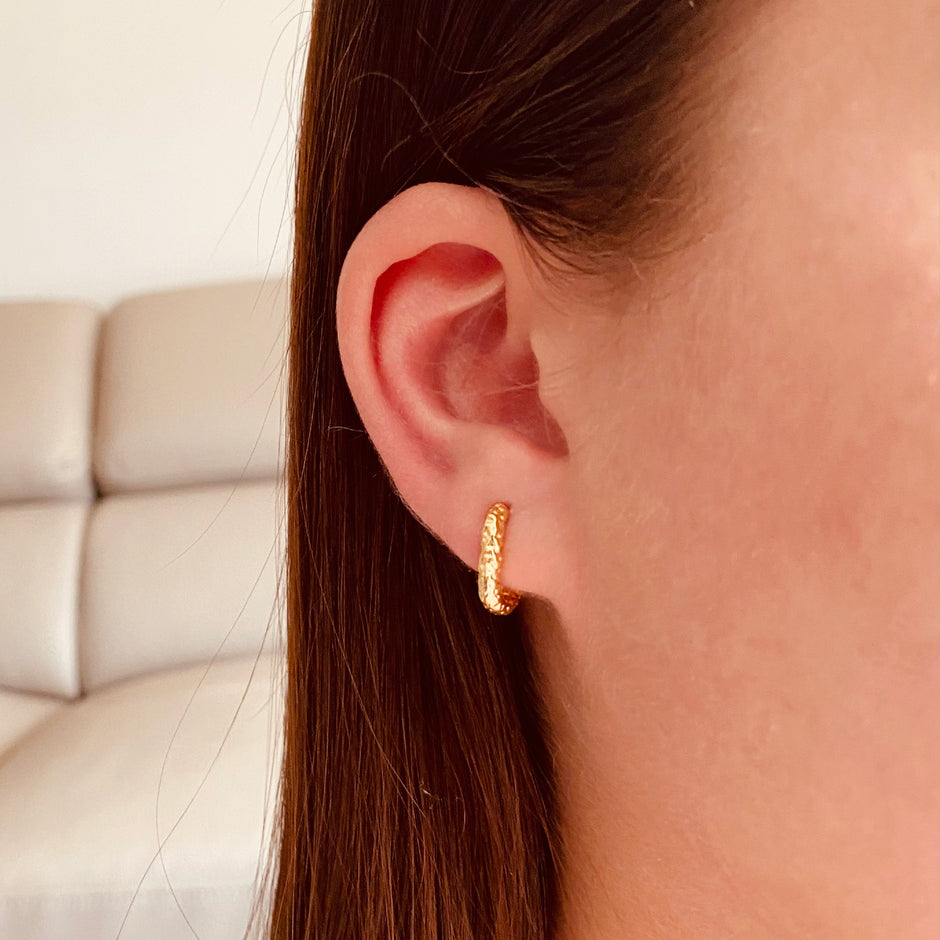 Aretitos minimalistas en Plata 925 con baño de oro