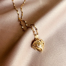 Load image in gallery viewer, Tornasol Heart Necklace
