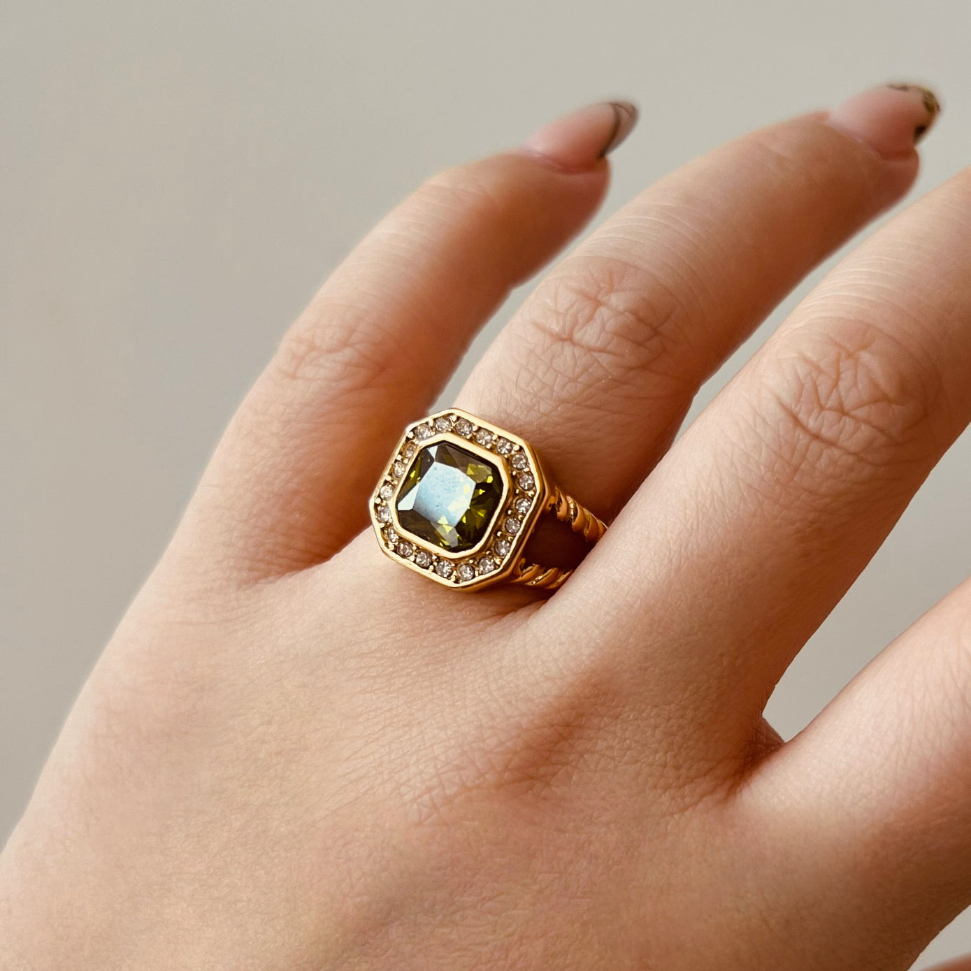 Anillo Alexa