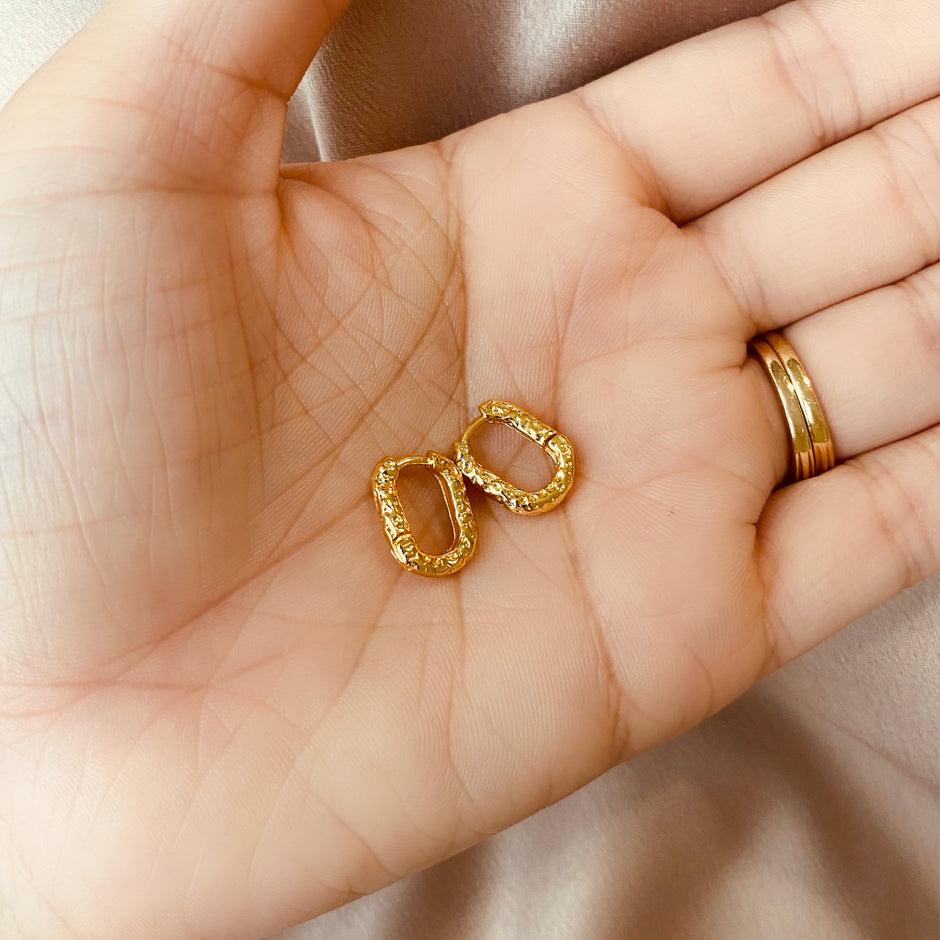 Aretitos minimalistas en Plata 925 con baño de oro