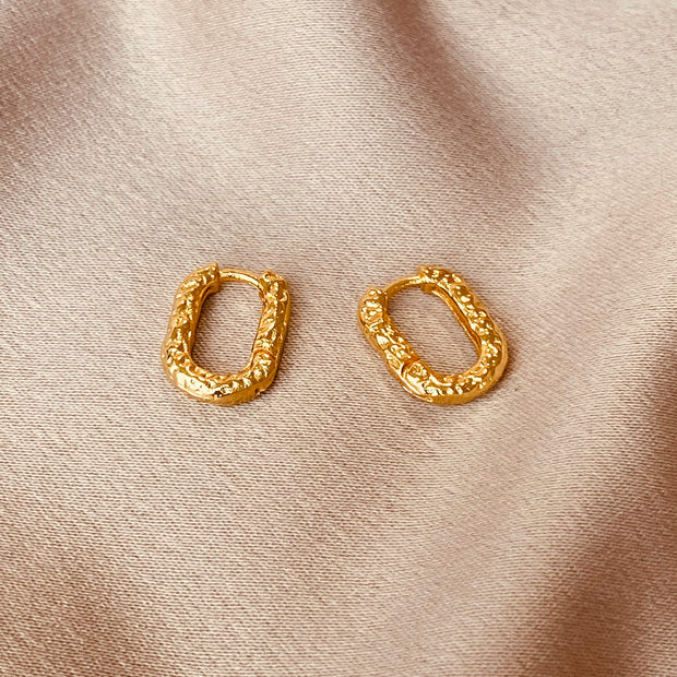 Aretitos minimalistas en Plata 925 con baño de oro